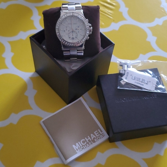 Michael Kors Watch - Picture 1 of 2
